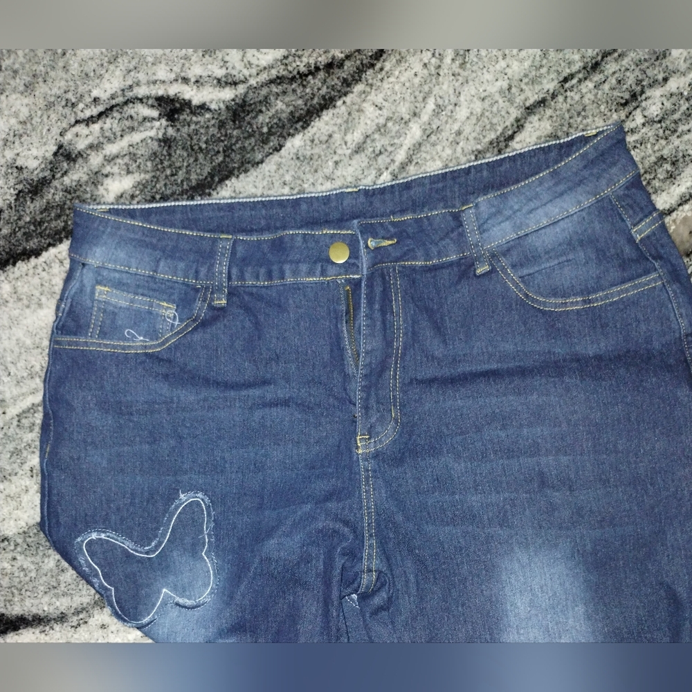 bell-bottom jeans NWOT with butterflies, size 2xl, never worn, fringe hem - Picture 2 of 6